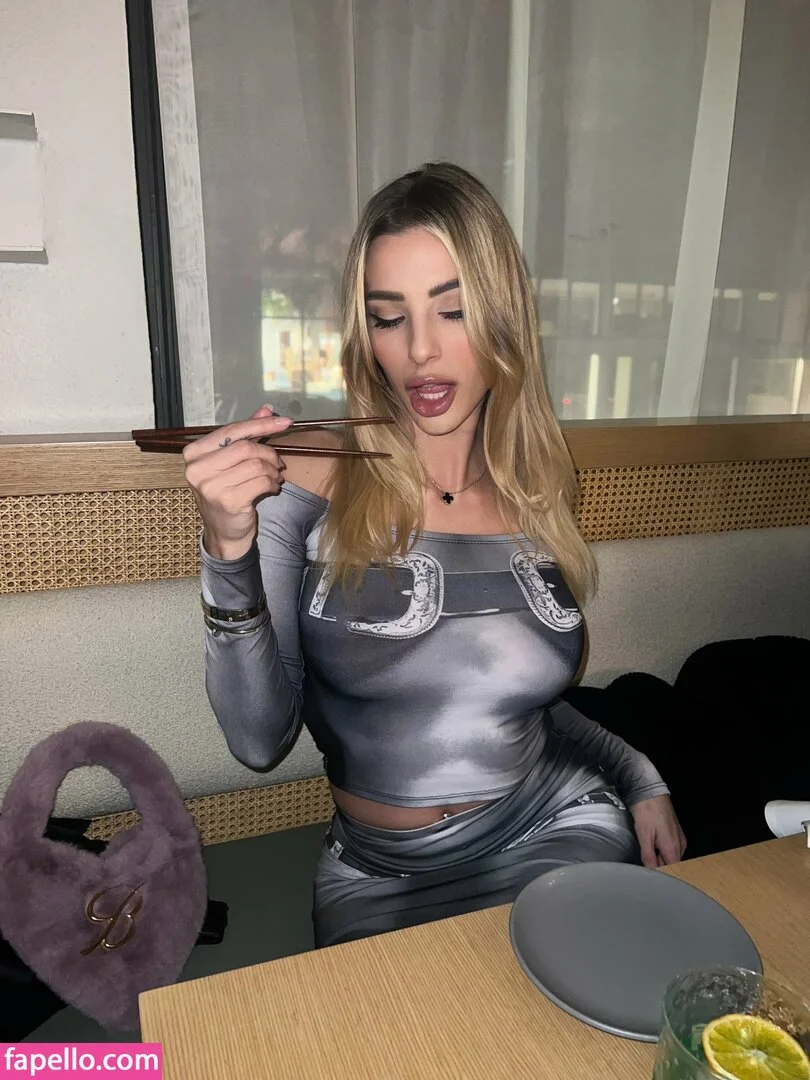 Azul Hermosa Onlyfans Photo Gallery 