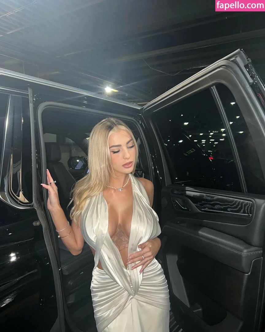 Azul Hermosa Onlyfans Photo Gallery 