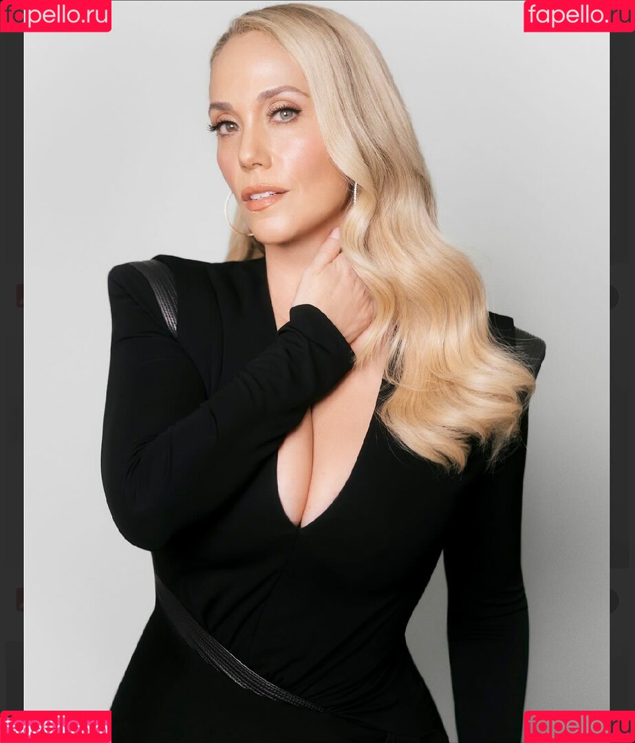 Elizabeth Berkley Onlyfans Photo Gallery 