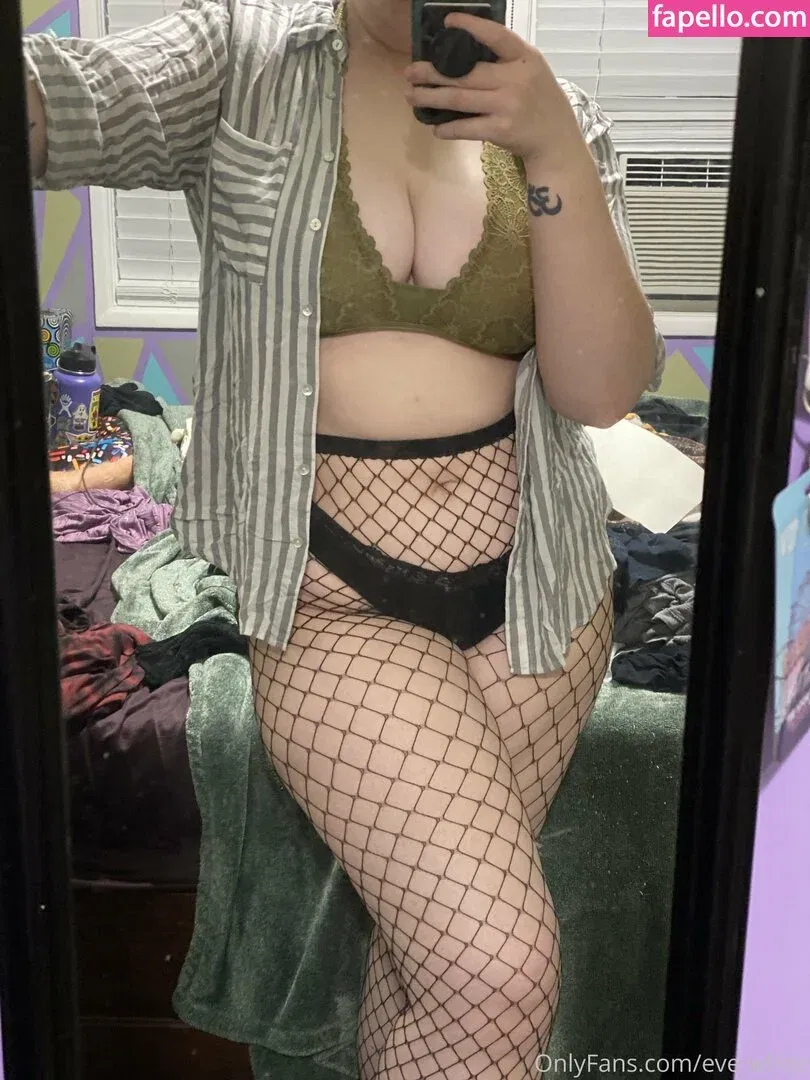 eve.white Onlyfans Photo Gallery 