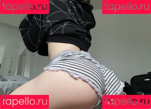 holyLexx Onlyfans Photo Gallery 