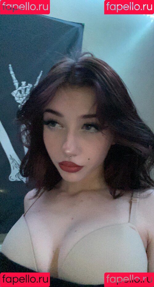 holyLexx Onlyfans Photo Gallery 