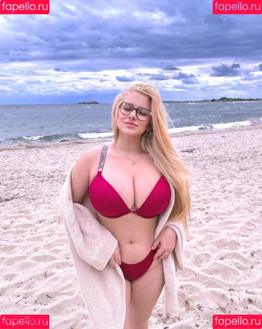 Anastasia Ticus Onlyfans Photo Gallery 