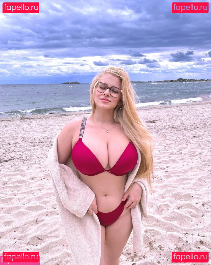 Anastasia Ticus Onlyfans Photo Gallery 