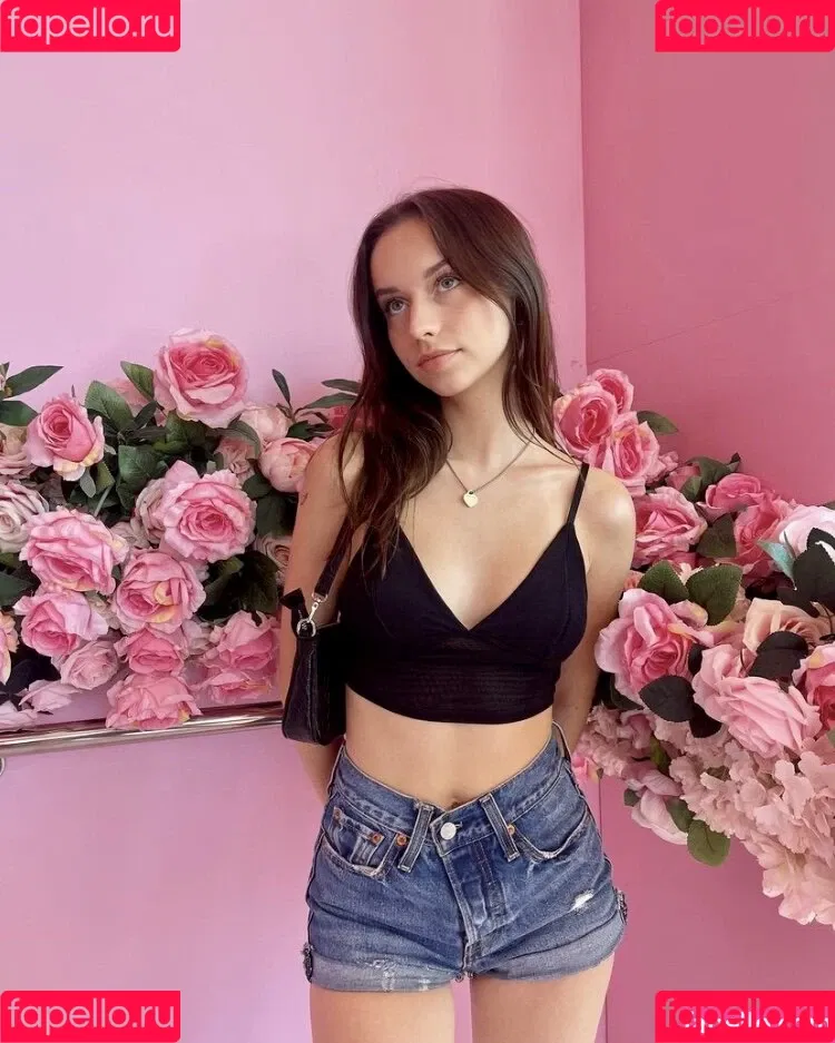 nnayetakk Onlyfans Photo Gallery 