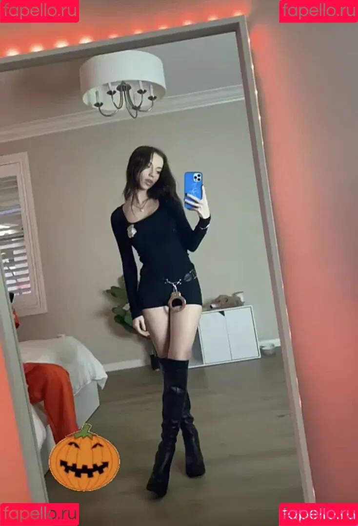 nnayetakk Onlyfans Photo Gallery 