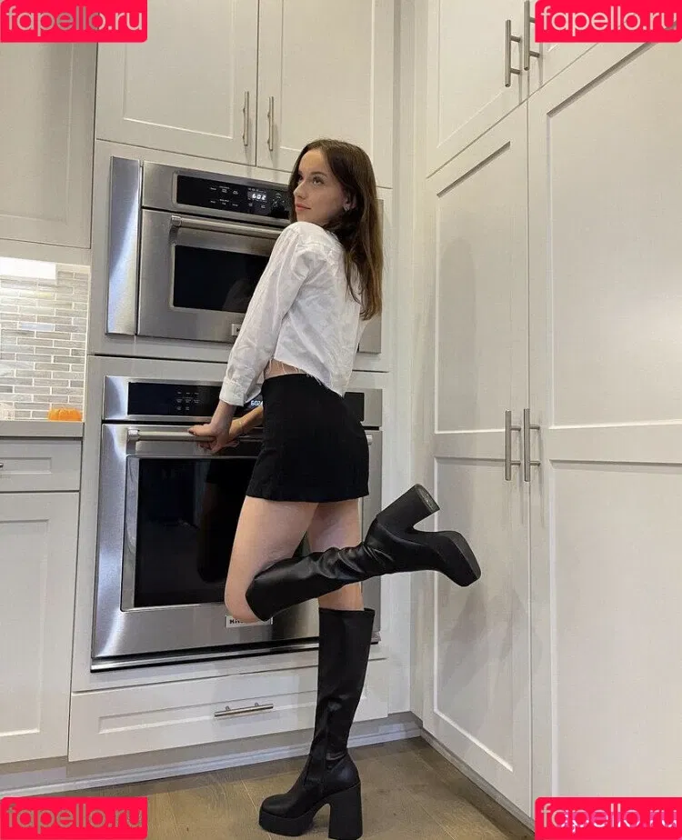 nnayetakk Onlyfans Photo Gallery 
