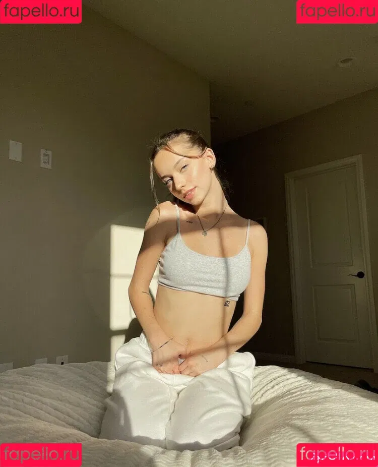 nnayetakk Onlyfans Photo Gallery 