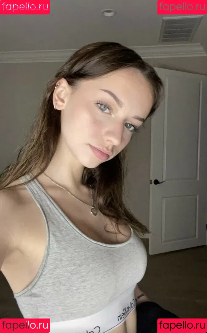 nnayetakk Onlyfans Photo Gallery 