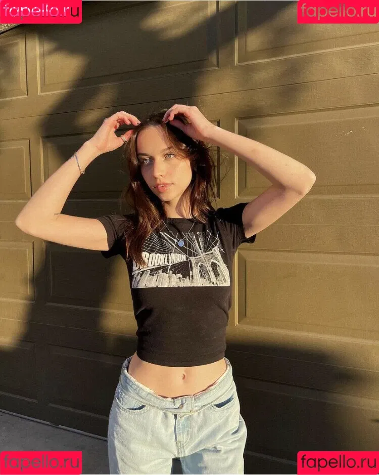 nnayetakk Onlyfans Photo Gallery 