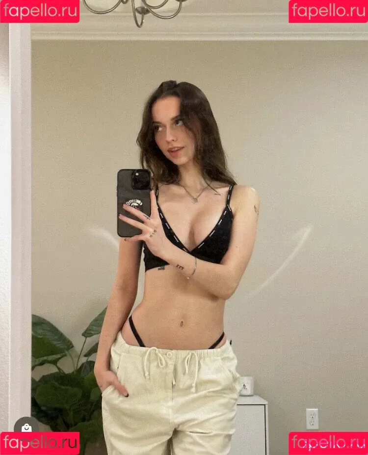 nnayetakk Onlyfans Photo Gallery 