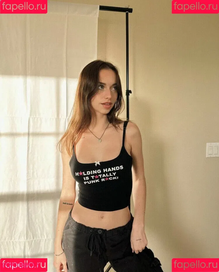 nnayetakk Onlyfans Photo Gallery 