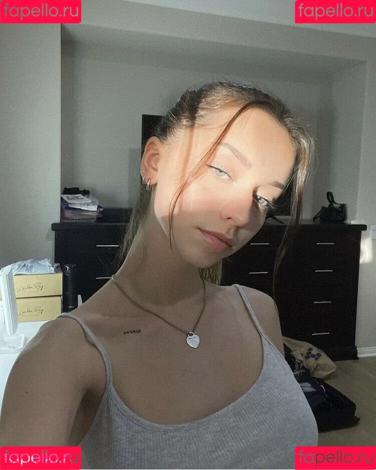 nnayetakk Onlyfans Photo Gallery 