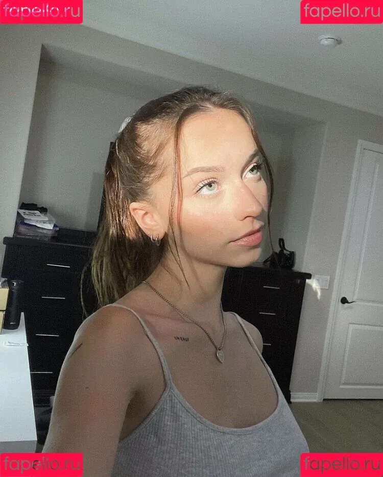 nnayetakk Onlyfans Photo Gallery 