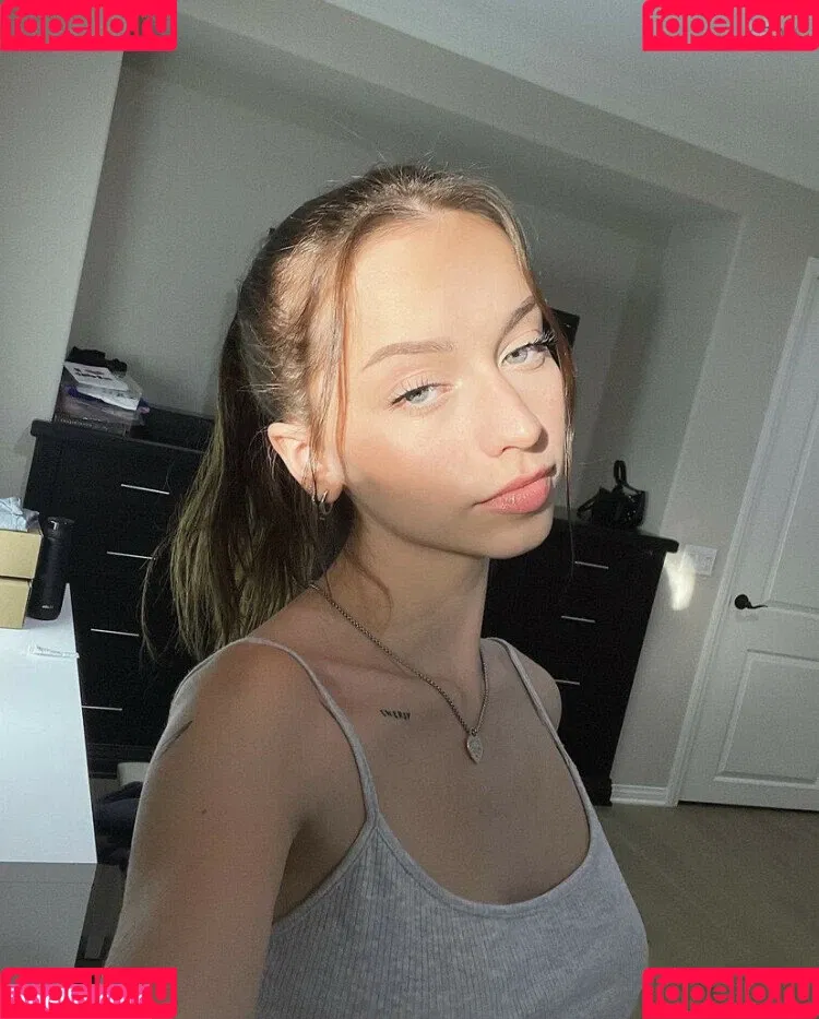 nnayetakk Onlyfans Photo Gallery 
