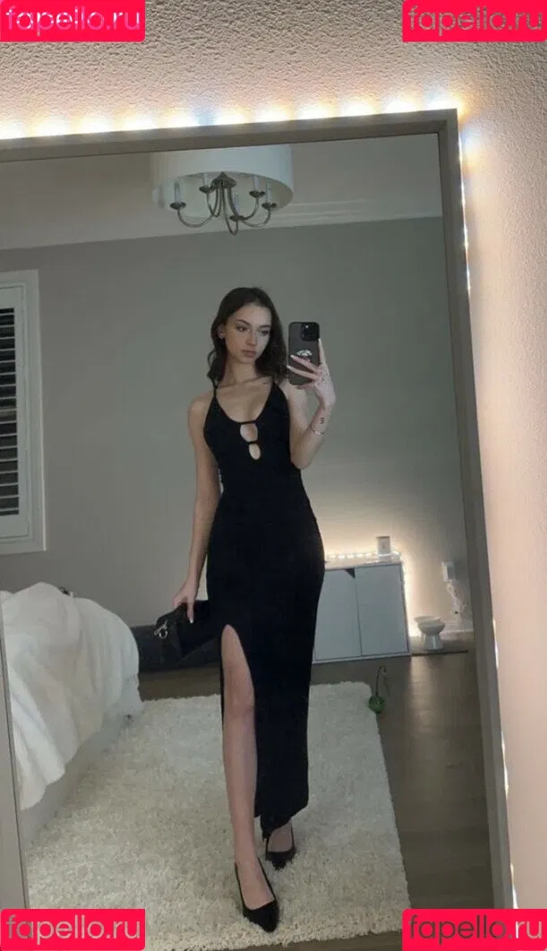 nnayetakk Onlyfans Photo Gallery 