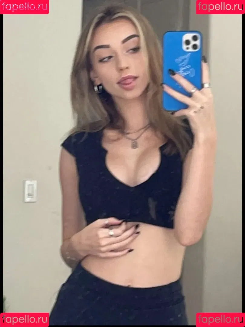 nnayetakk Onlyfans Photo Gallery 