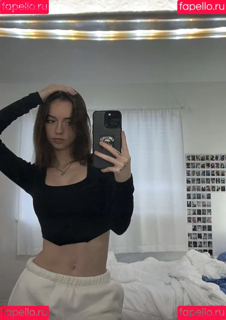 nnayetakk Onlyfans Photo Gallery 