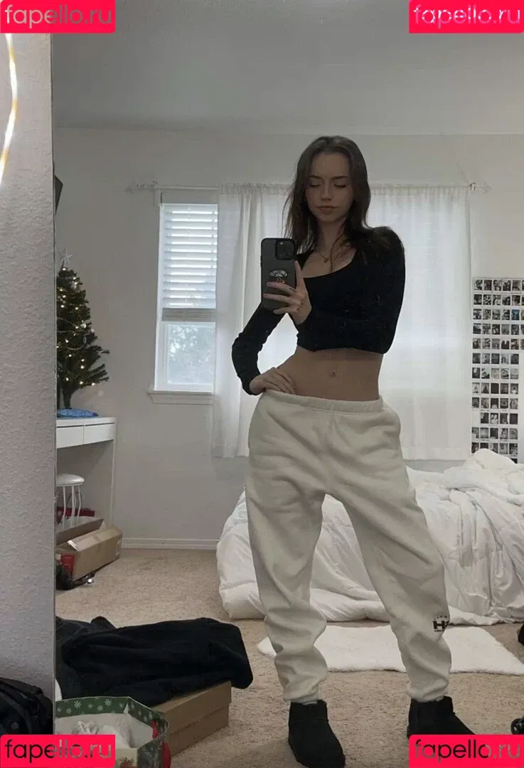 nnayetakk Onlyfans Photo Gallery 