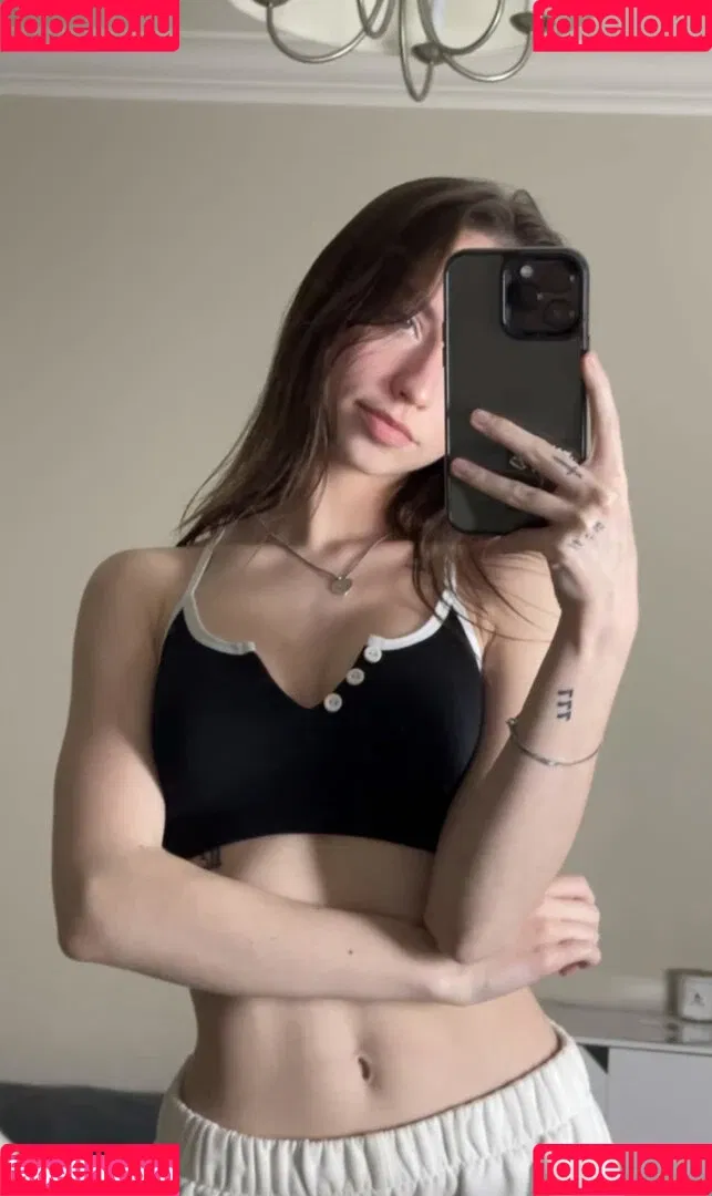 nnayetakk Onlyfans Photo Gallery 