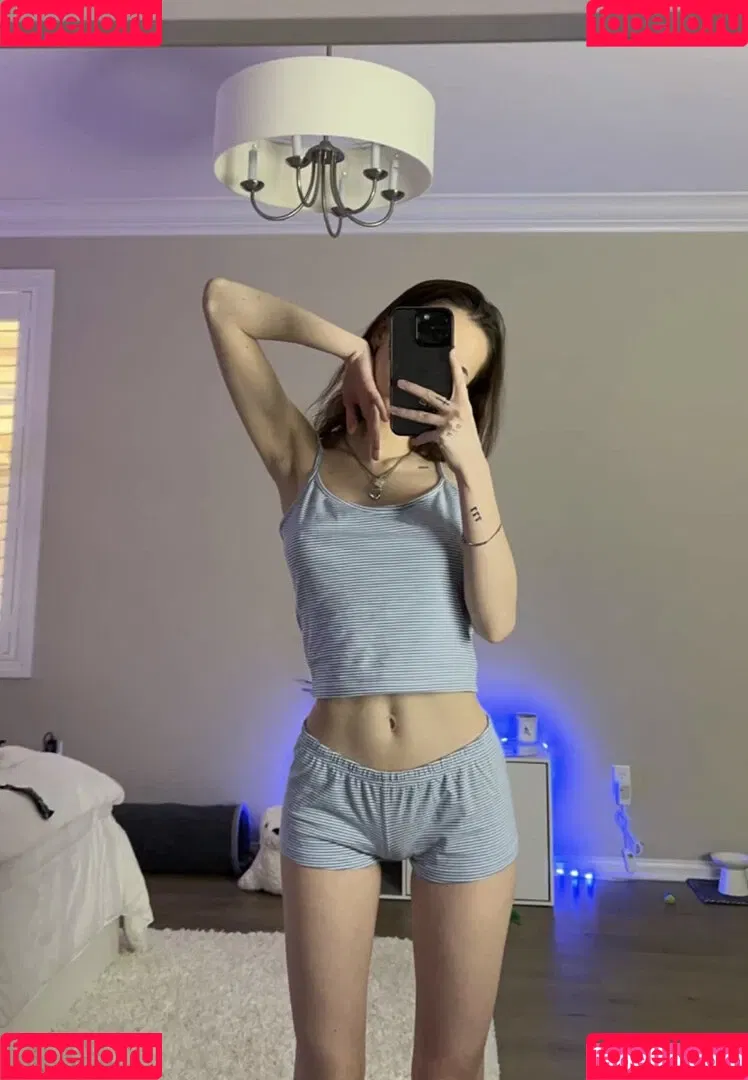 nnayetakk Onlyfans Photo Gallery 