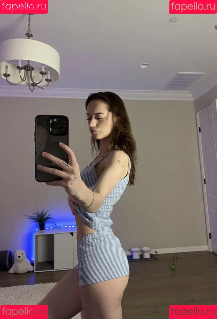 nnayetakk Onlyfans Photo Gallery 