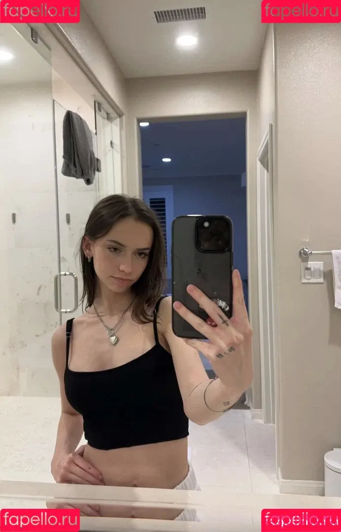 nnayetakk Onlyfans Photo Gallery 