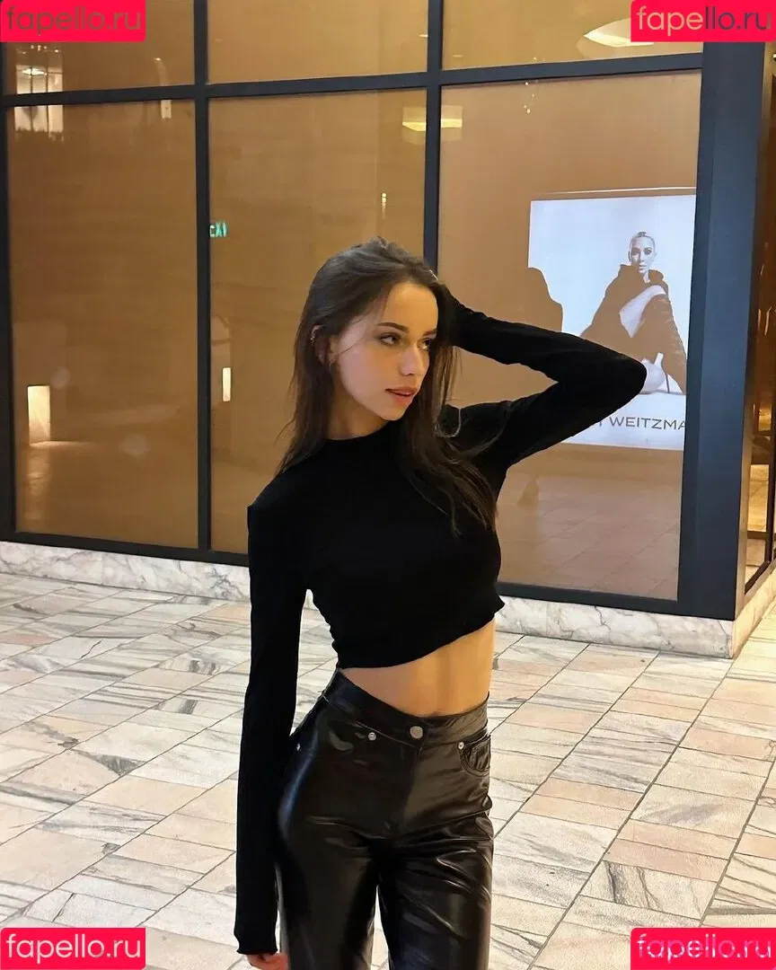 nnayetakk Onlyfans Photo Gallery 
