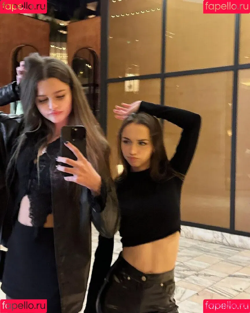 nnayetakk Onlyfans Photo Gallery 