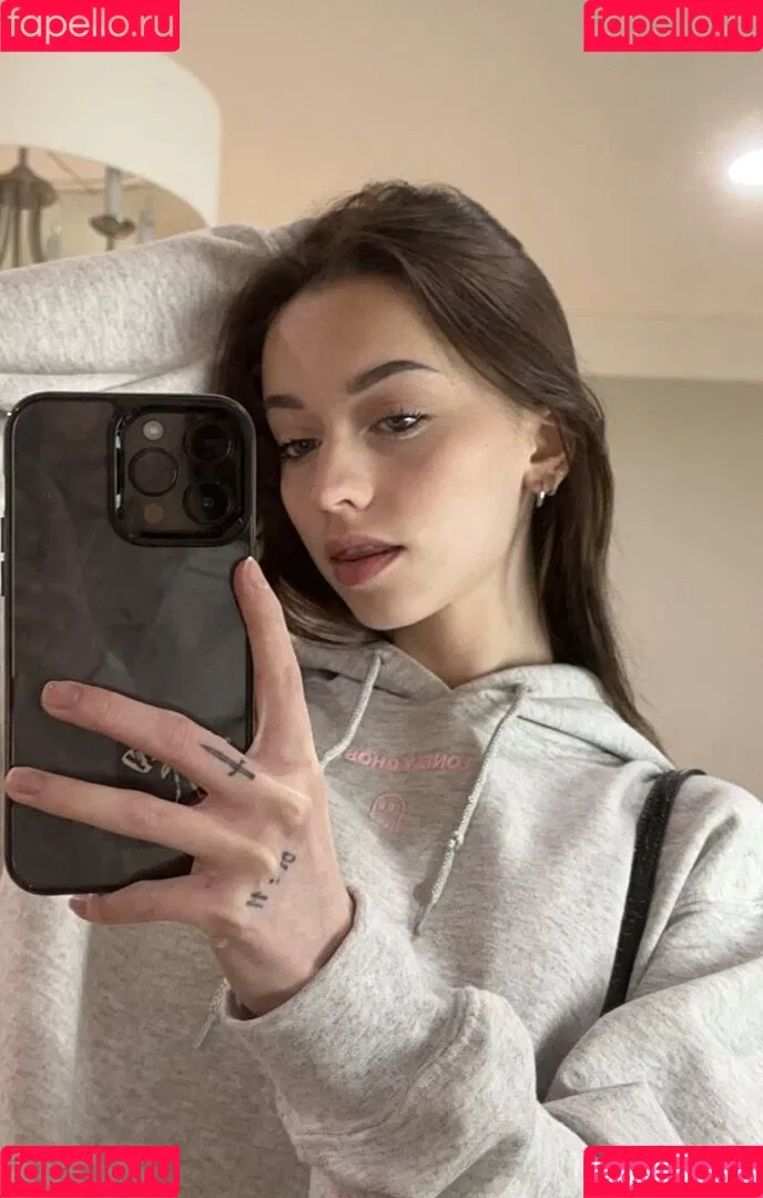 nnayetakk Onlyfans Photo Gallery 