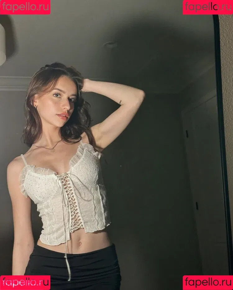 nnayetakk Onlyfans Photo Gallery 