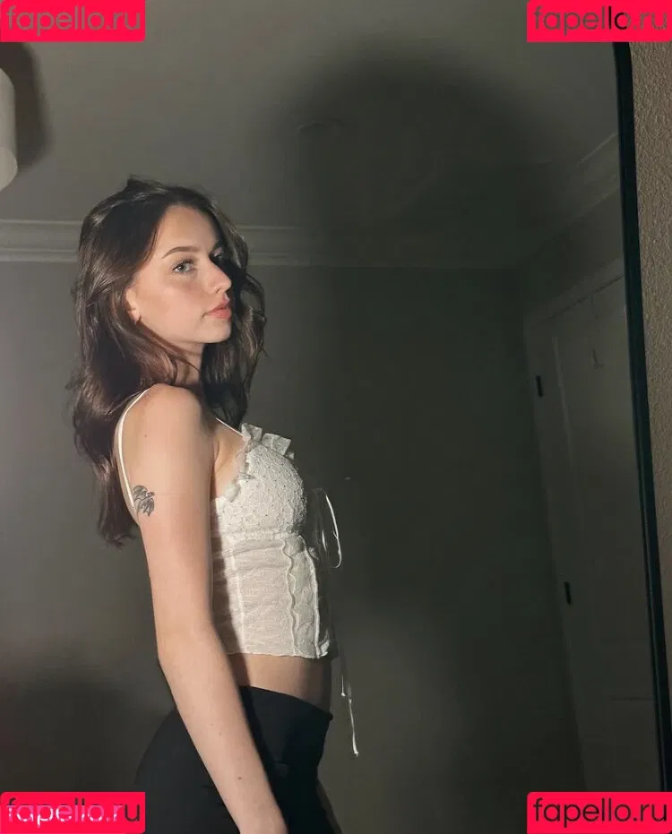 nnayetakk Onlyfans Photo Gallery 
