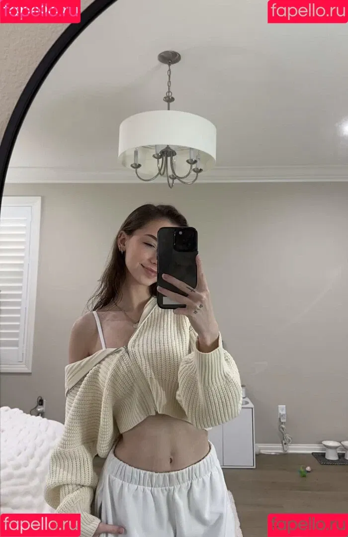 nnayetakk Onlyfans Photo Gallery 