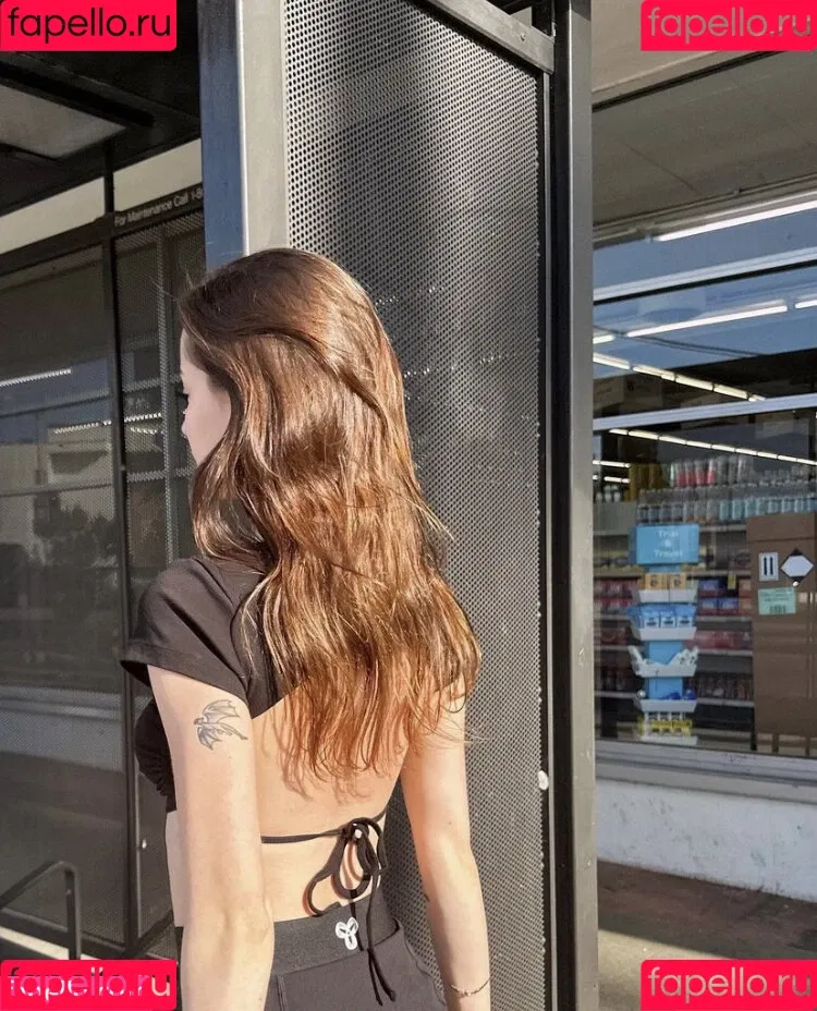 nnayetakk Onlyfans Photo Gallery 