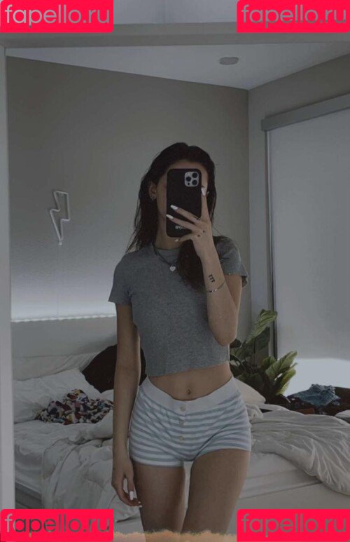 nnayetakk Onlyfans Photo Gallery 