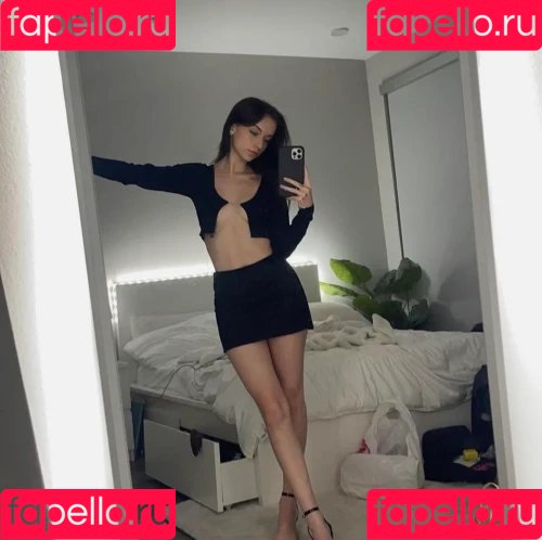 nnayetakk Onlyfans Photo Gallery 