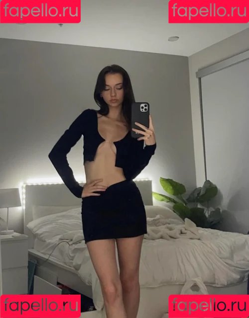 nnayetakk Onlyfans Photo Gallery 