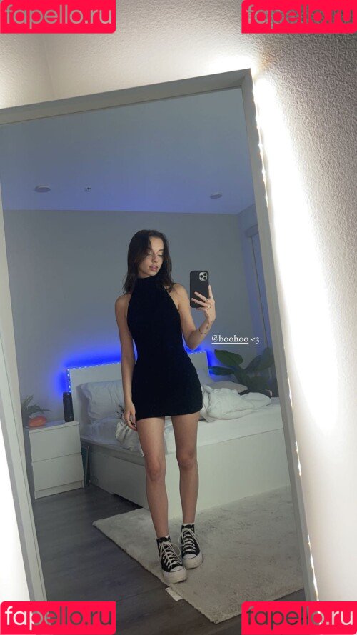 nnayetakk Onlyfans Photo Gallery 