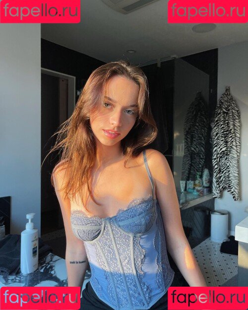 nnayetakk Onlyfans Photo Gallery 