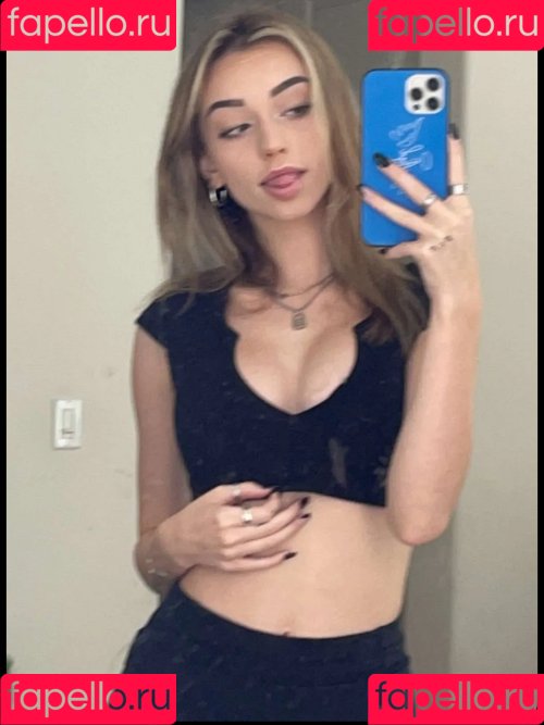 nnayetakk Onlyfans Photo Gallery 