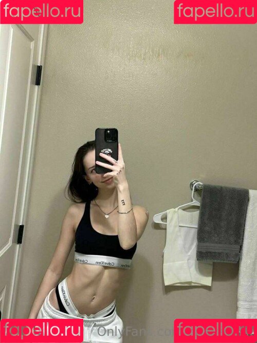 nnayetakk Onlyfans Photo Gallery 