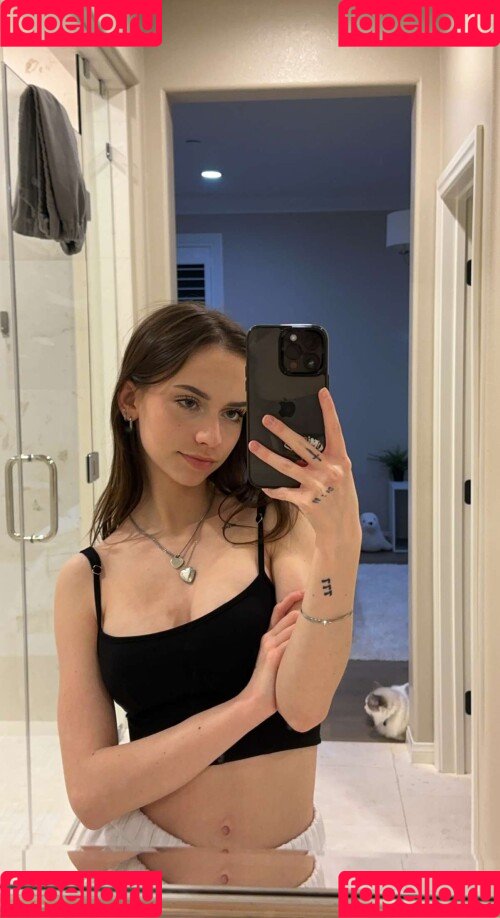 nnayetakk Onlyfans Photo Gallery 