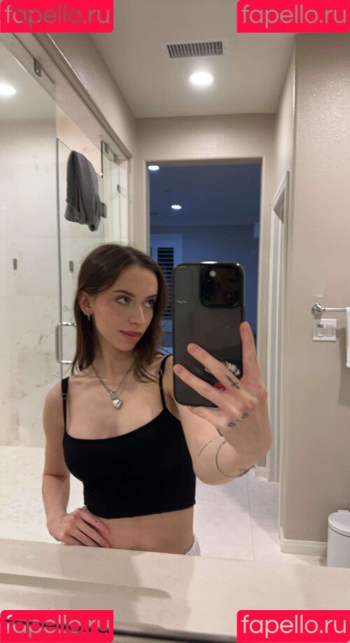 nnayetakk Onlyfans Photo Gallery 