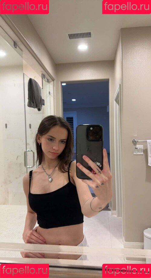 nnayetakk Onlyfans Photo Gallery 