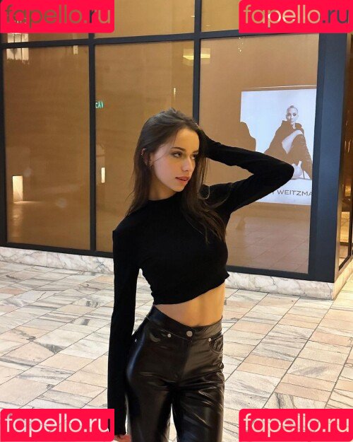 nnayetakk Onlyfans Photo Gallery 