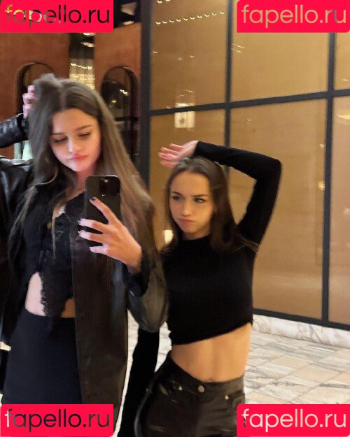 nnayetakk Onlyfans Photo Gallery 