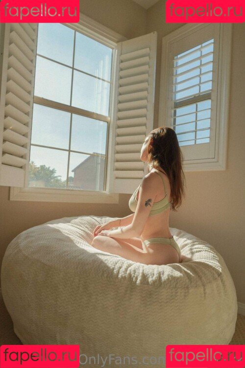 nnayetakk Onlyfans Photo Gallery 