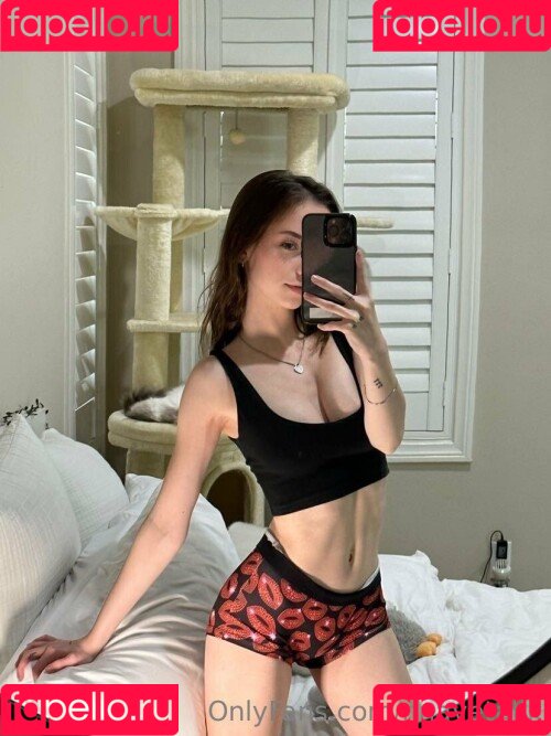 nnayetakk Onlyfans Photo Gallery 