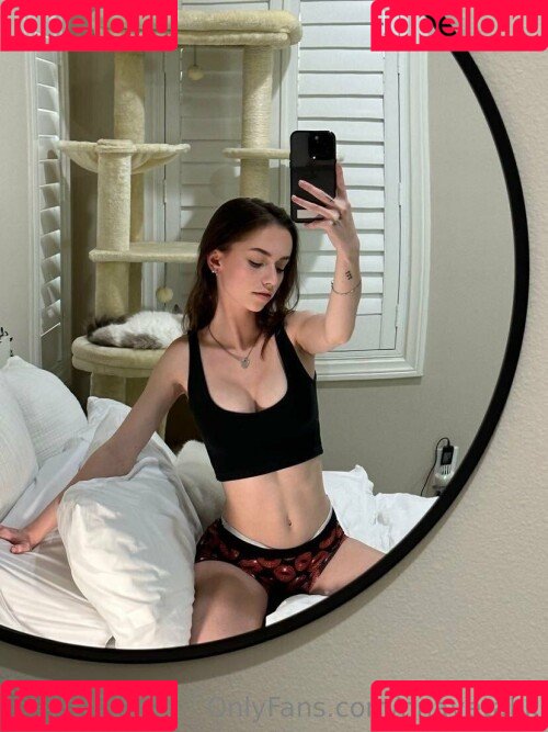 nnayetakk Onlyfans Photo Gallery 