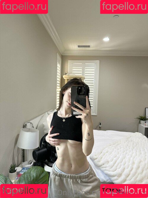 nnayetakk Onlyfans Photo Gallery 